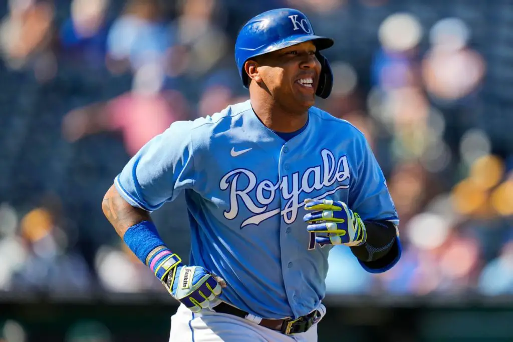 A Knee-Jerk Reaction to the KC Royals' New Uniforms - Sports Illustrated Kansas  City Royals News, Analysis and More