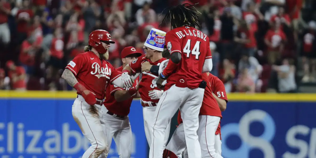 Reds fans bought last minute tickets, jerseys to see Elly De La